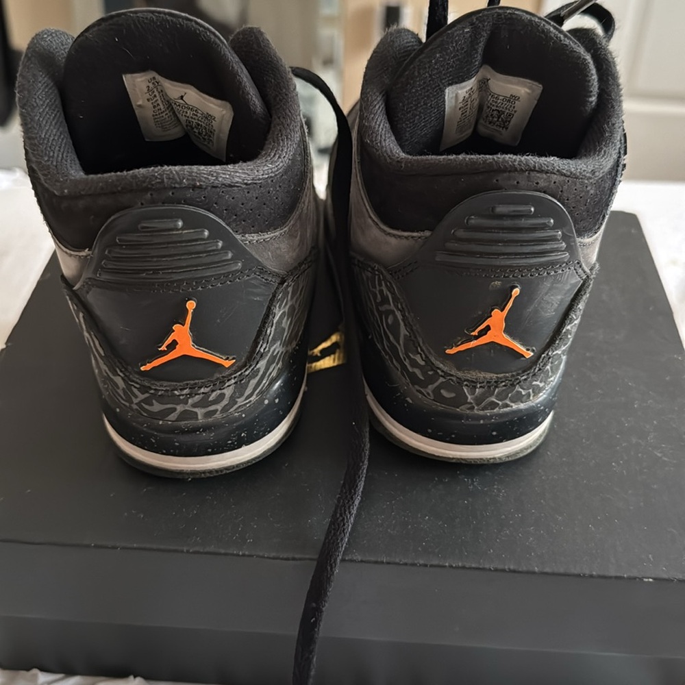 Jordan 3 Retro high top sneakers Kids Size 2.5